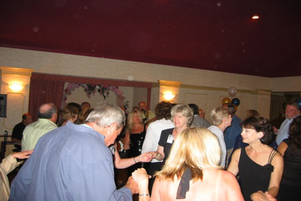 ../image/joan's reunion dancing 9,2005 077.jpg